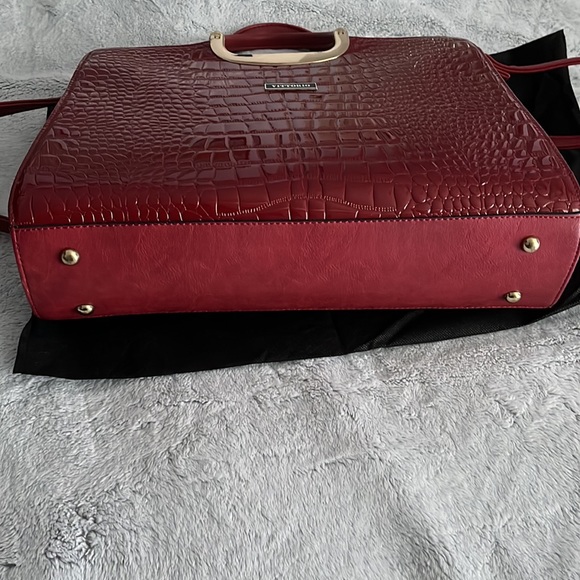 Great bag; larger enough for iPad - Picture 3 of 4